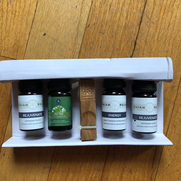 GAIAM Relax Aromatherapy Kit with USB diffuser - Picture 3 of 7